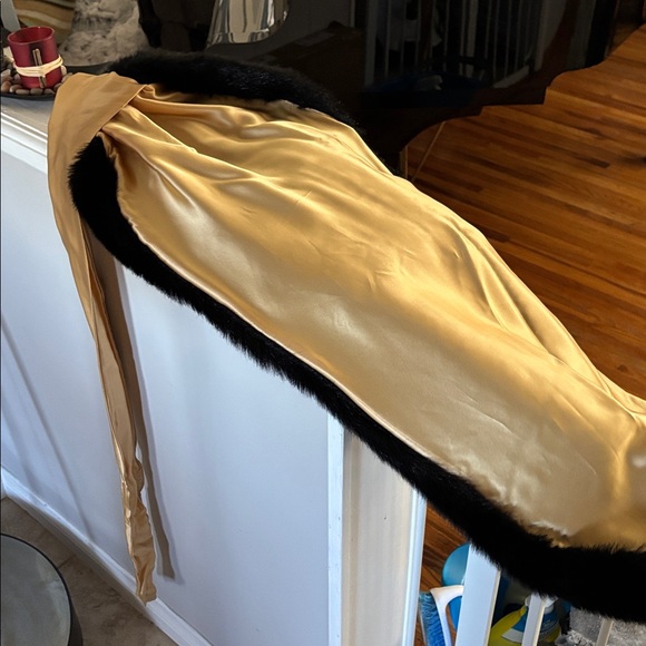 Elegant Black and Gold Faux Fur Shawl - Picture 2 of 3